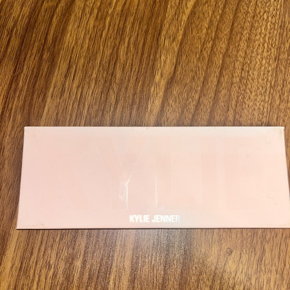 Kylie valentine palette - Picture 3 of 4